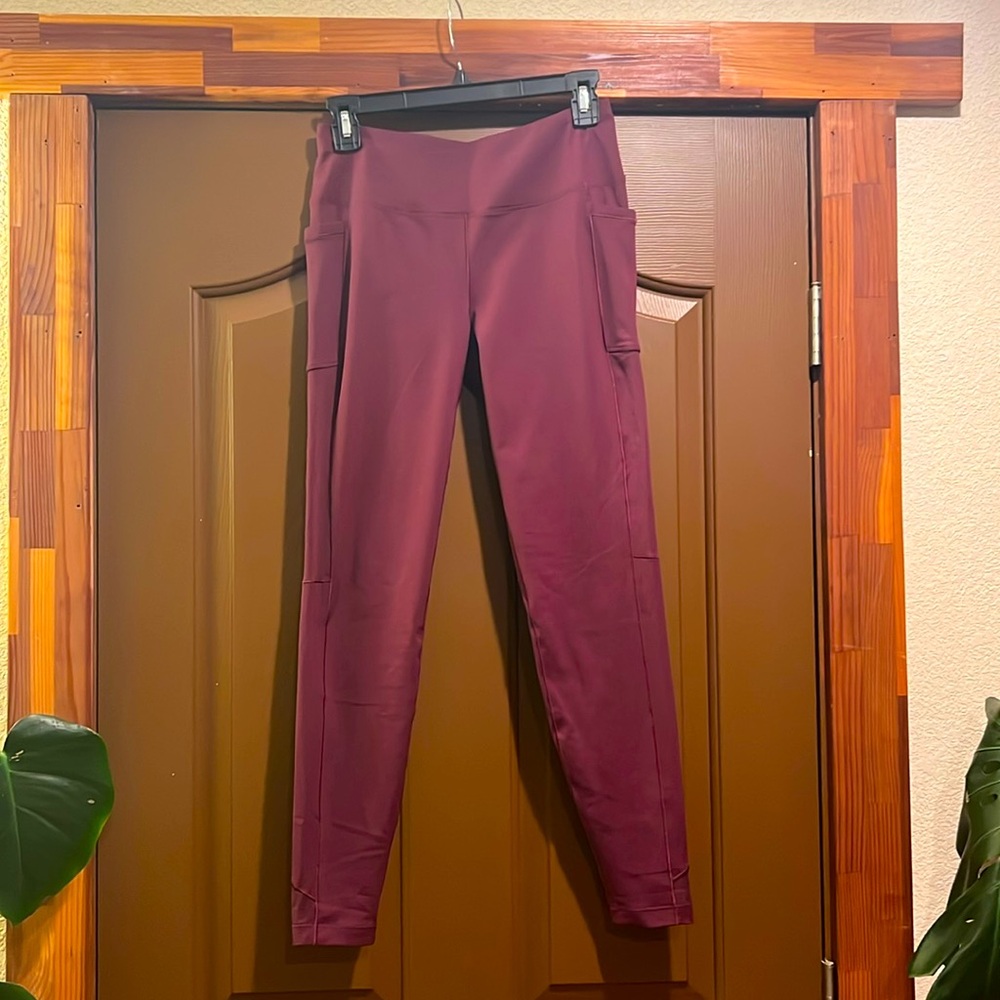Mountain Hardware maroon leggings